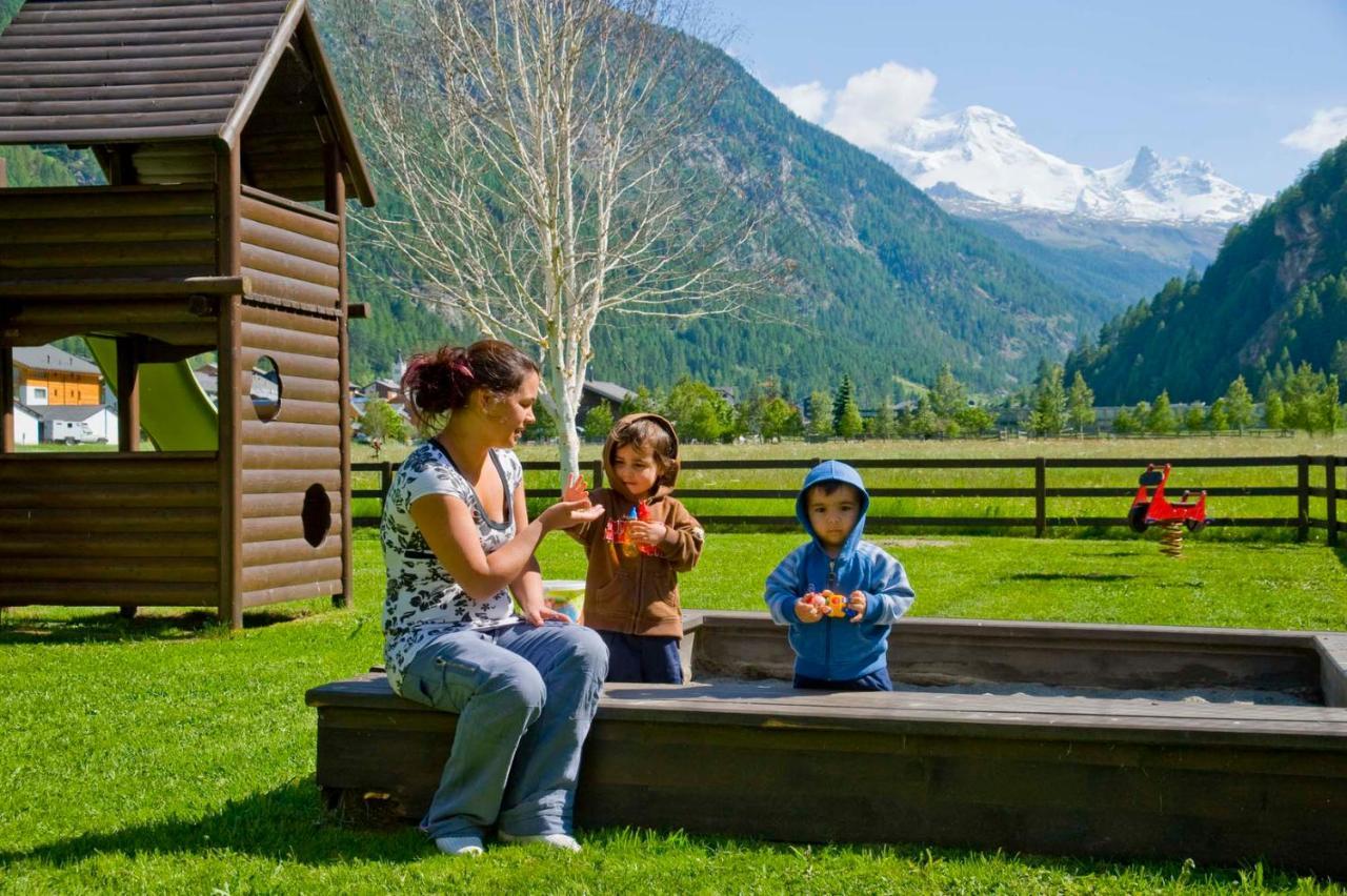 Moderne Dachwohnung Naehe Zermatt Mit Balkon Täsch Eksteriør bilde