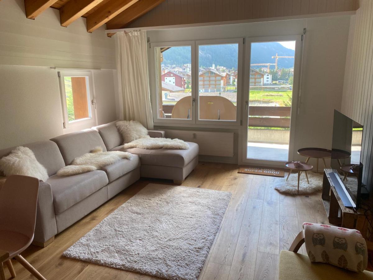Moderne Dachwohnung Naehe Zermatt Mit Balkon Täsch Eksteriør bilde