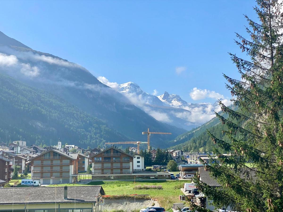 Moderne Dachwohnung Naehe Zermatt Mit Balkon Täsch Eksteriør bilde