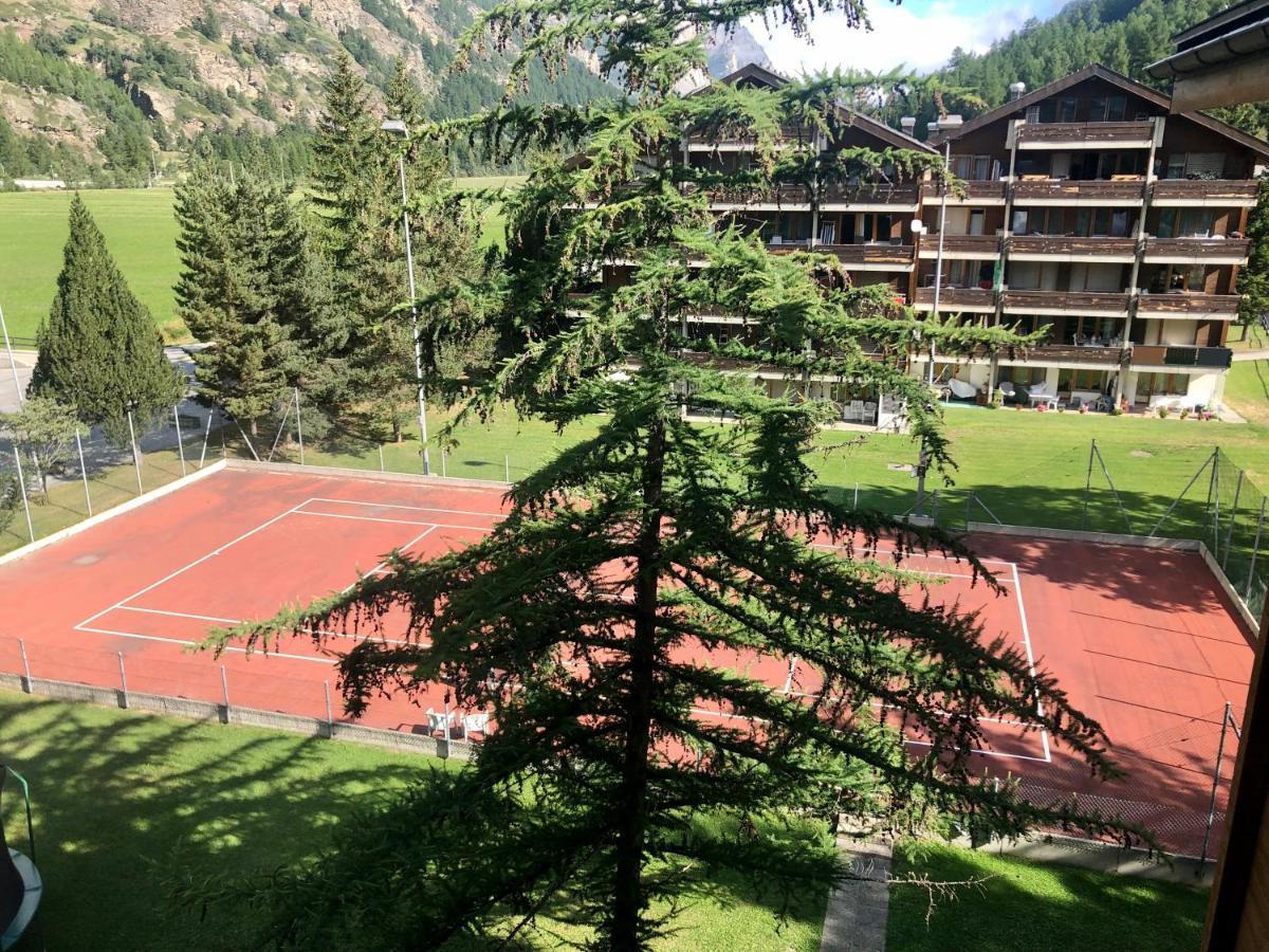 Moderne Dachwohnung Naehe Zermatt Mit Balkon Täsch Eksteriør bilde
