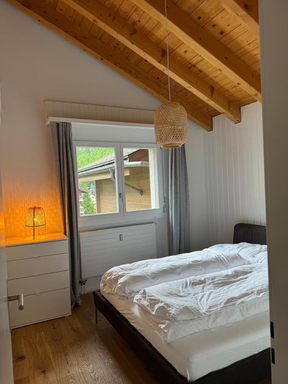 Moderne Dachwohnung Naehe Zermatt Mit Balkon Täsch Eksteriør bilde